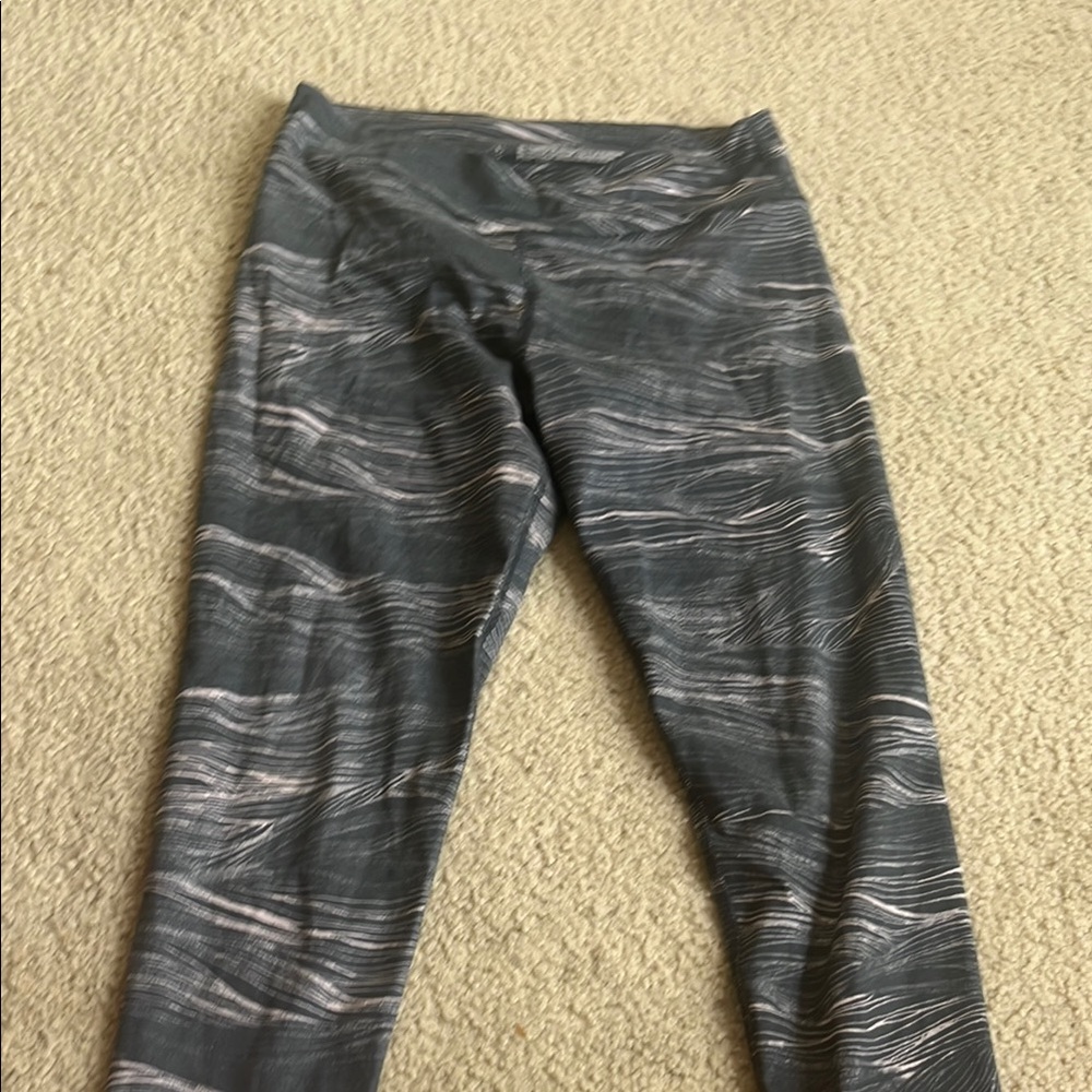 Aerie Gray and White Patterned Leggings